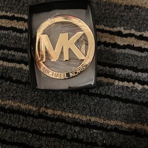 Michael Kors (belt buckle)
